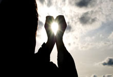 赛事引发无数球迷热血沸腾，场上比拼刺激