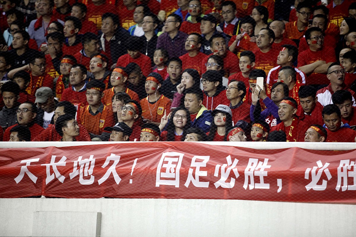 强队遭遇劲敌，艰难战胜对手，展现不屈斗志！